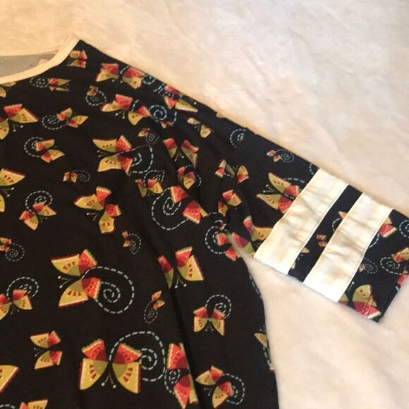 LulaRoe
Butterfly T-Shirt - Size XS - Picture 4 of 11
